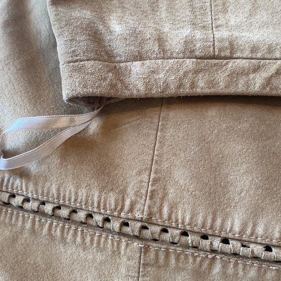 Ann Taylo Loft Leather Skirt/ Size 2 - Picture 3 of 5